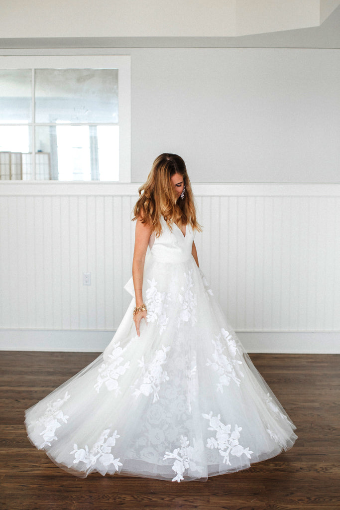 Vintage Off White Lace Tulle Backless V-neck A-line Wedding Dresses, AB1172-W